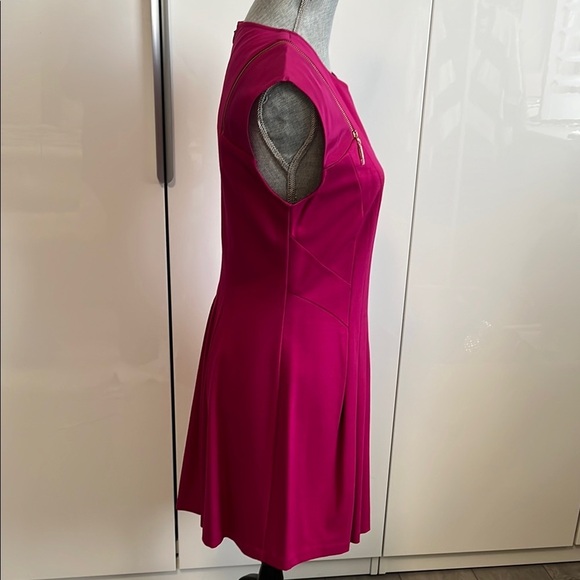 TED BAKER NWOT Fuchsia Fit and Flare Midi Dress Gold Hardware, Size 8 - Picture 7 of 12